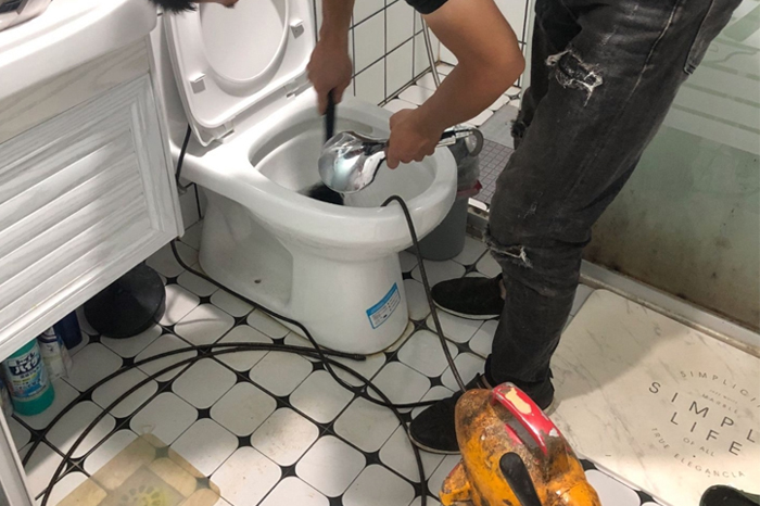 柘城马桶堵塞自己疏通还是找师傅?专业上门服务让你省时更省心